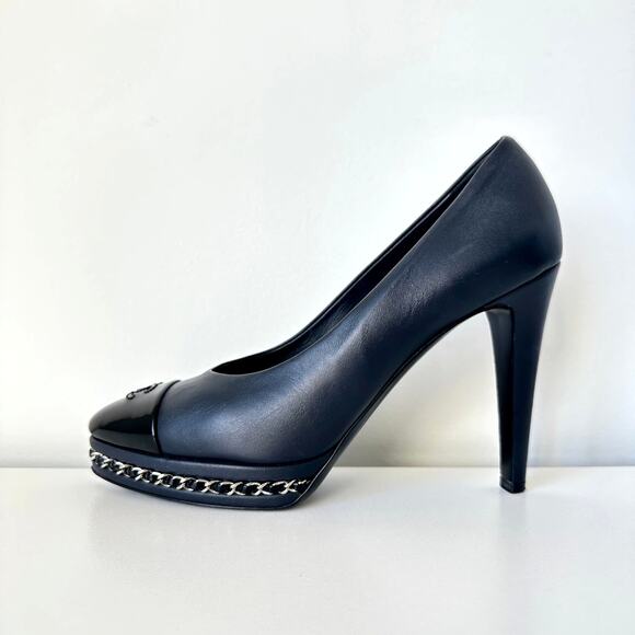 CHANEL 2015 CC Logo Cap Toe Chain Link Platform Pumps IT 39 Navy Blue - Picture 3 of 14